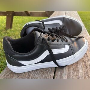 Vans Black and White Leather Old Skool Sneakers size 7 Everyday